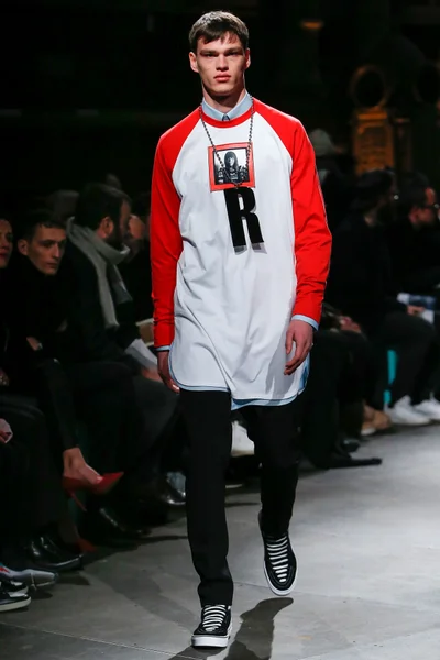 Look 32